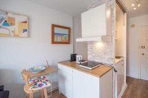 Cabopino Duplex, Swimming Pool, Beach 5min away, Chill out terrace and High-speed WiFi