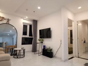 La Vela - Quiet Corner 2BR Apt - City center