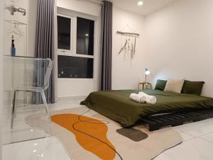 La Vela - Quiet Corner 2BR Apt - City center