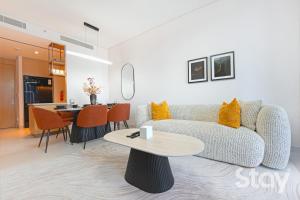 Skyline-View 2BR Linked to Dubai Mall Downtown