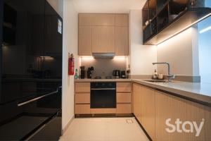 Skyline-View 2BR Linked to Dubai Mall Downtown