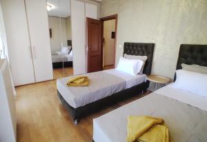 Charming 2BR Maisonette Near Sandy Beaches