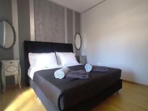 Charming 2BR Maisonette Near Sandy Beaches