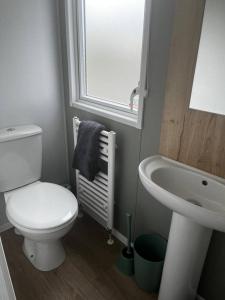 Charlies Lookout, spacious caravan - sleeps 6