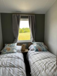 Charlies Lookout, spacious caravan - sleeps 6