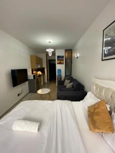Soriva Stays - Spacious Studio Apartment