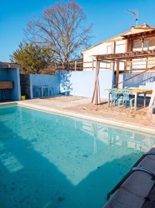 Appartement charmant à Saint-Ambroix avec piscine