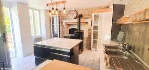 Villa avec piscine privée près de Montgivray, 120 m²