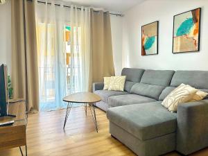 Renovated APT, Beach 1 min, WiFi, AC