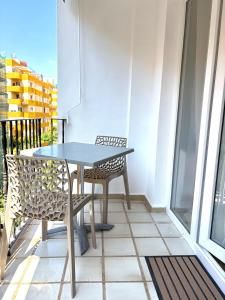 Renovated APT, Beach 1 min, WiFi, AC