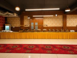 Hotel Woodlark Heights Zirakpur Chandigarh !! Family Hotel ! Easy Airport Access ! Budget Friendly