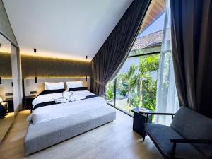 Superior Luxury Loft with Working Desk, Instagramable Pool