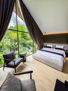 Superior Luxury Loft with Working Desk, Instagramable Pool