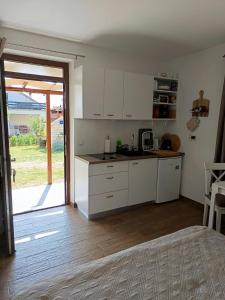 Marija- ground floor studio next to the beach