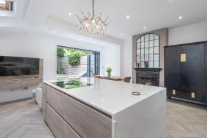 Large 3BDR Wimbledon House with Garden and Office