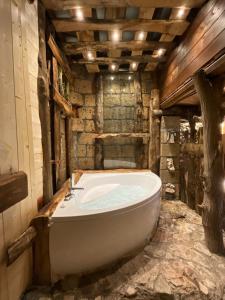 Evas Tree House by Villa Elaisa