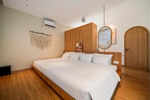 VIP 10 Bedroom Villa Facing the Sea