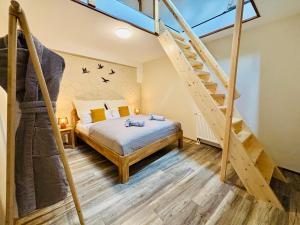 AyCatcherHomes - Mira I Old Town I 3BR Loft I 9 Guests
