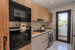 Luxurious three bedroom Apartment with Private Pool, Terraces and Parking in Prestigious Coral Towers
