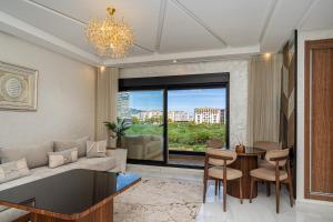 Luxurious three bedroom Apartment with Private Pool, Terraces and Parking in Prestigious Coral Towers