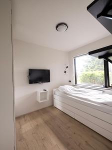 Spacious 4BR Home with Esja and Bay Views - Sleeps 8