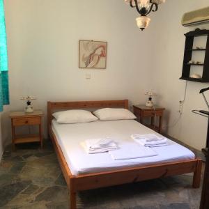 Authentic Beach House with Private Shaded Garden - 50m from Glyfa Beach