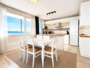 Dreamy 1BR Private Hot Tub with Sea View