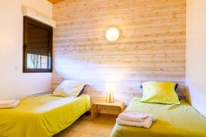 Lodge et piscine privée sur domaine viticole