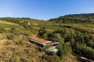 Lodge et piscine privée sur domaine viticole