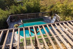 Lodge et piscine privée sur domaine viticole