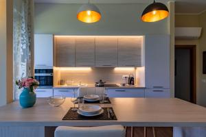 Lake View - Apartment with terrace - AC - WiFi - By Guestaly