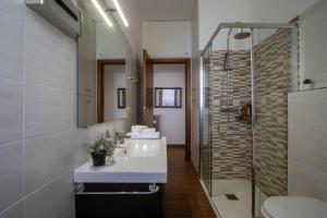 Lake View - Apartment with terrace - AC - WiFi - By Guestaly
