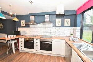 Budget 8 Bedroom Modern Apartment in Headingley