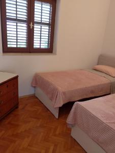 Apartment Lucky Star - 2 Bedroom, Sea View, Large Balcony, Free Parking, BBQ