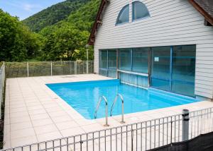 Bel appartement au bord du lac à Arreau, 40 m² avec piscine