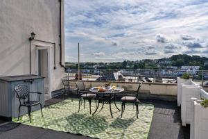 Finest Retreats - Curricle