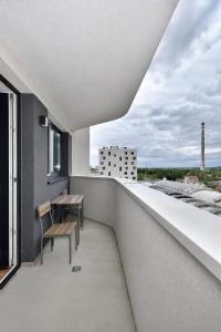 Spacious 3-room apartment with a balcony, 5 minutes to the center