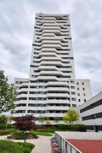 Spacious 3-room apartment with a balcony, 5 minutes to the center