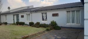 Pure Crest Guest House Near Carnival Mall