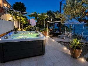 Panorama house with Private Garden & Jacuzzi two units