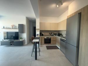 Waterfront Vibe Modern Mackenzie 1BR Flat