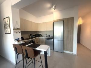 Waterfront Vibe Modern Mackenzie 1BR Flat