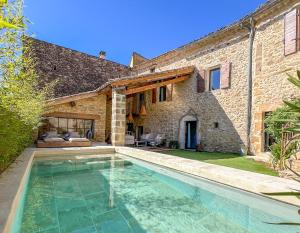 Mas en pierre, piscine, billard, table Ping-pong