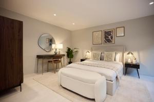 Chic London Living Upscale 2BR Home with Style