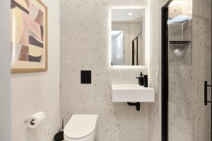 Chic London Living Upscale 2BR Home with Style