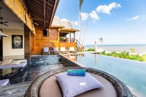 Spacious villa in Kabupaten Tabanan with sea view
