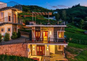 Central Homestay Ooty by VOYE HOMES Family-Friendly Budget Stay with Valley And Mountain Views