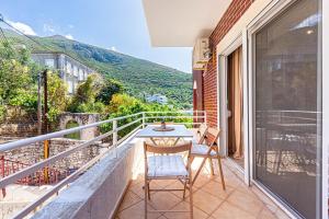Dhermis Icon Big 1BR Apt 9