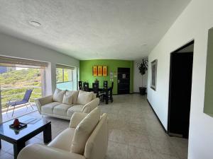 Apartment with Pool - Gym & AC Suite