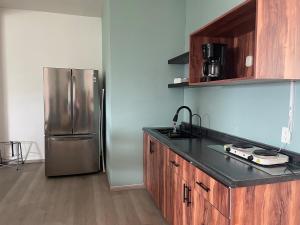 Apartment with Pool & Gym